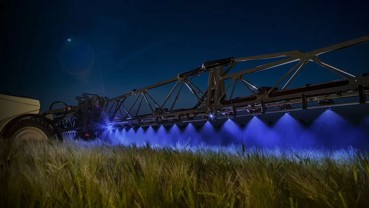 Intervention Phytosanitaire de nuit sans GPS NIGHT_blue_boom_lights